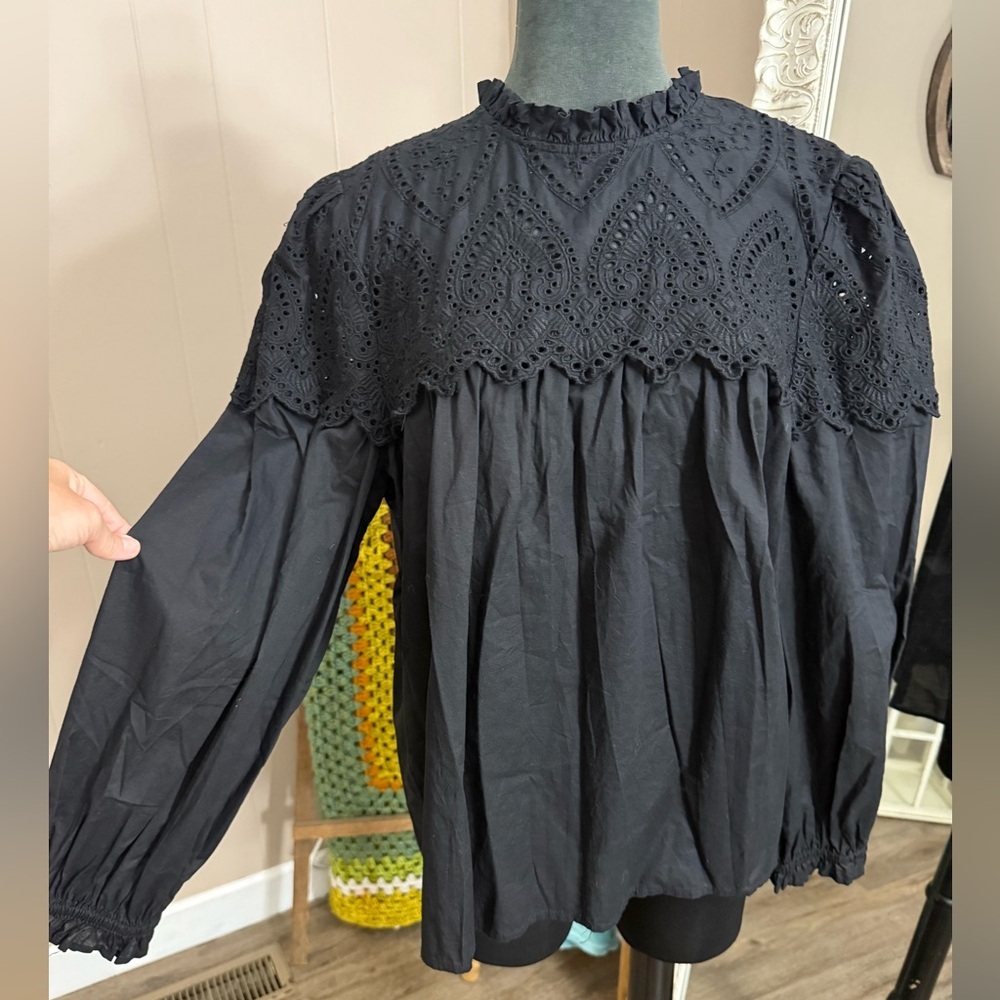 GAP • Eyelet Mockneck Shirt